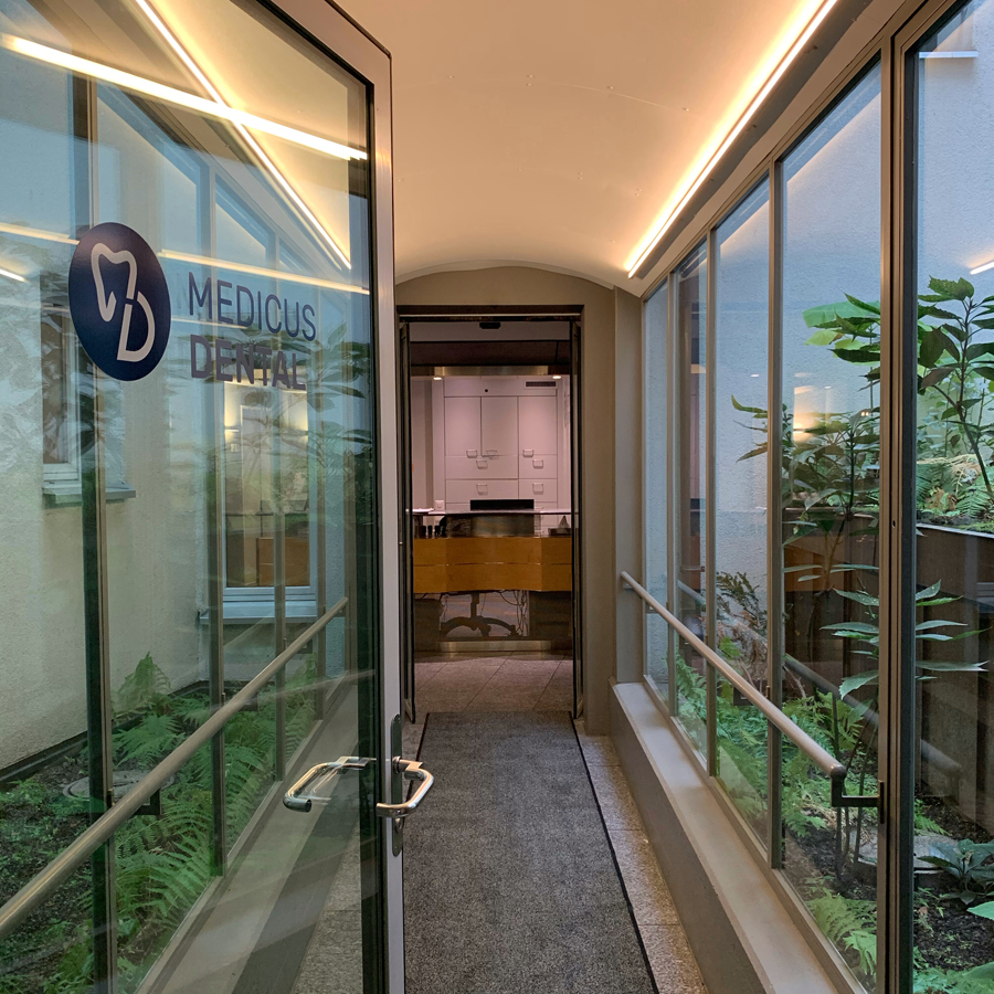 Eingang Medicus Dental, Ihr Zahnarzt in Zürich